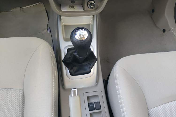 Used CHANGAN Alsvin V3 2015 1.4L Manual Meiruan Model China V Standard Interior 6