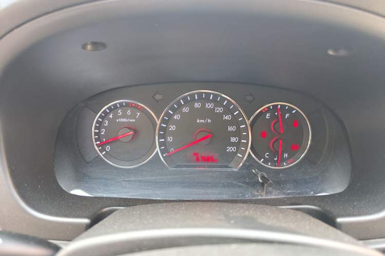 Used CHANGAN Alsvin V3 2015 1.4L Manual Warm-Hearted Model China V Standard Odometer Close Up
