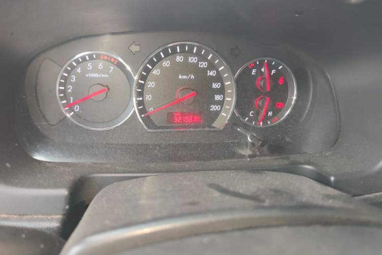 Used CHANGAN Alsvin V3 2015 1.4L Manual Warm-Hearted Model China V Standard Odometer Close Up