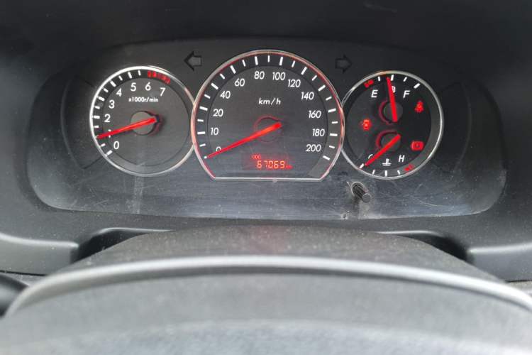 Used CHANGAN Alsvin V3 2015 1.4L Manual Warm-Hearted Model China IV Standard Odometer Close Up