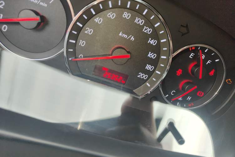Used CHANGAN Alsvin V3 2015 1.4L Manual Warm-Hearted Model China IV Standard Odometer Close Up