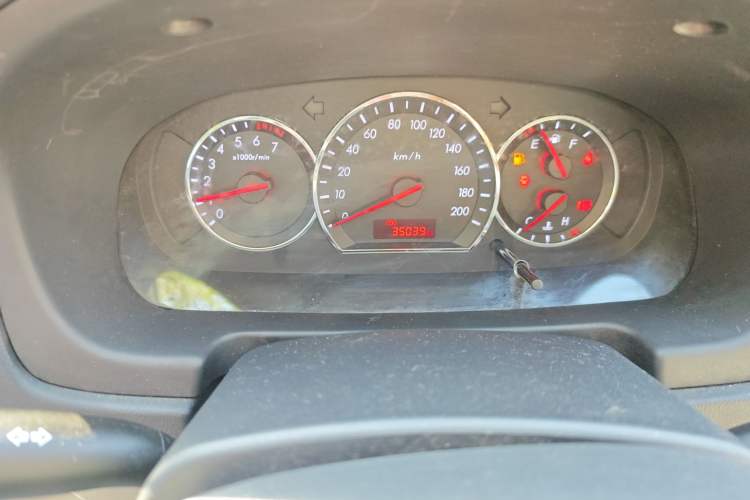Used CHANGAN Alsvin V3 2015 1.4L Manual Meiruan Model China V Standard Odometer Close Up