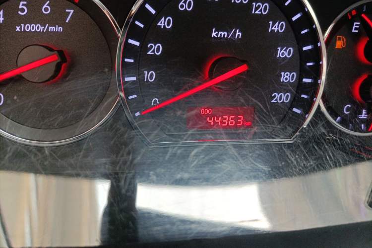 Used CHANGAN Alsvin V3 2015 1.4L Manual Warm-Hearted Model China V Standard Odometer Close Up