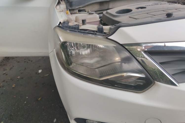 Used CHANGAN Alsvin V3 2015 1.4L Manual Warm-Hearted Model China V Standard Right Front Headlight