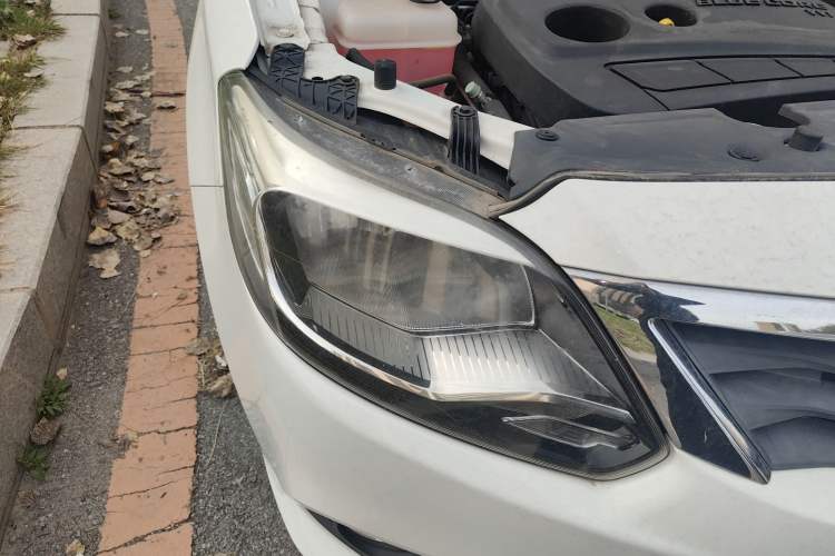 Used CHANGAN Alsvin V3 2015 1.4L Manual Warm-Hearted Model China IV Standard Right Front Headlight