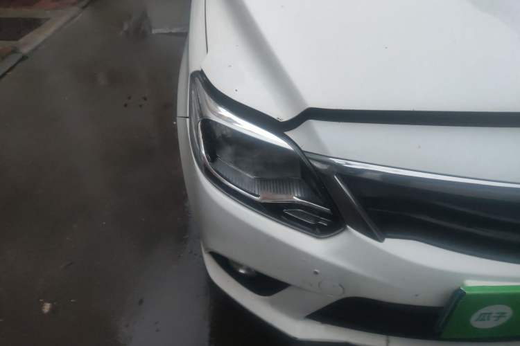 Used CHANGAN Alsvin V3 2015 1.4L Manual Warm-Hearted Model China V Standard Right Front Headlight