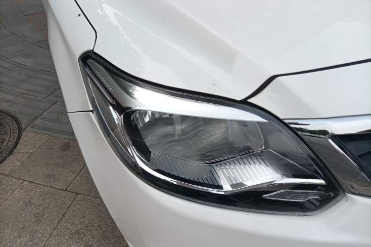 Used CHANGAN Alsvin V3 2015 1.4L Manual Warm-Hearted Model China V Standard Right Front Headlight