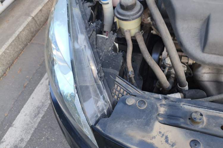 Used CHANGAN Alsvin V5 2012 1.5L Manual Dream Edition Engine Bay Right