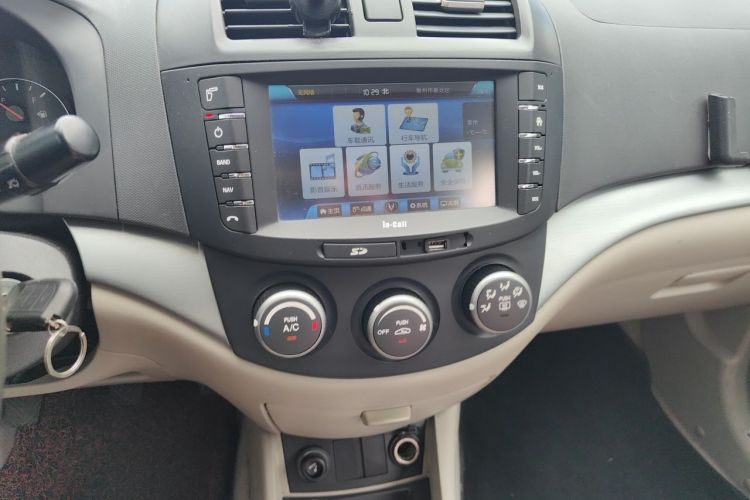 Used CHANGAN Alsvin V5 2012 1.5L Manual Sport Version China IV Standard Audio And AC Panel