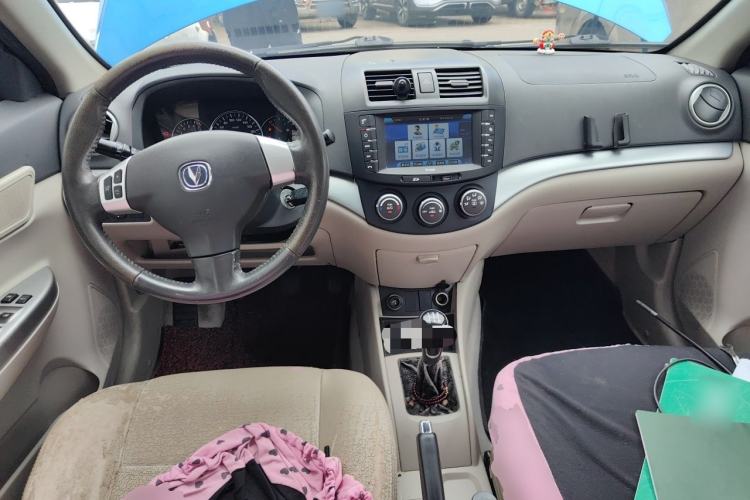 Used CHANGAN Alsvin V5 2012 1.5L Manual Sport Version China IV Standard Center Console