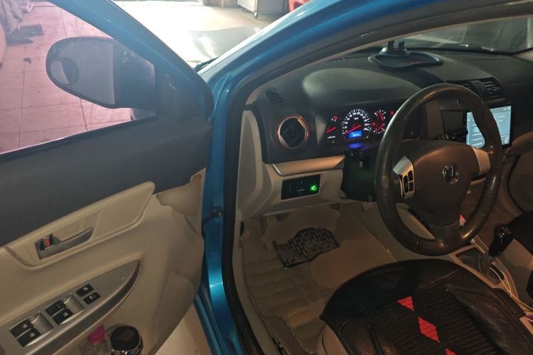 Used CHANGAN Alsvin V5 2012 1.5L Manual Sport Version China IV Standard Driver Seat