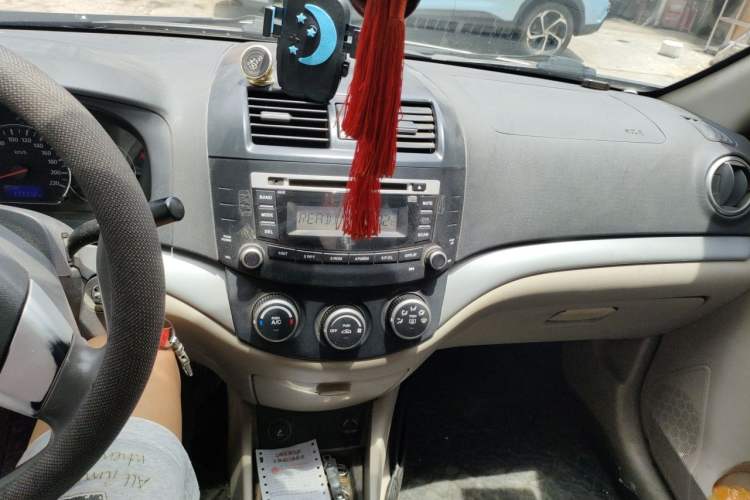 Used CHANGAN Alsvin V5 2012 1.5L Manual Dream Edition Audio And AC Panel