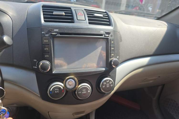 Used CHANGAN Alsvin V5 2012 1.5L Manual Dream Edition Audio And AC Panel