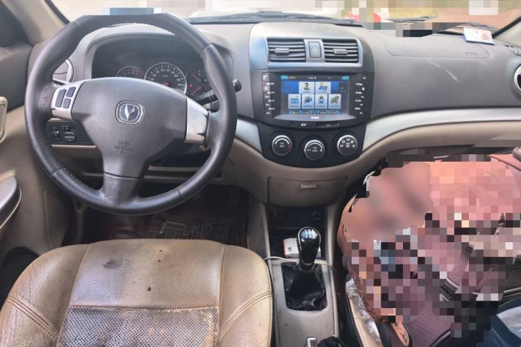 Used CHANGAN Alsvin V5 2012 1.5L Manual Sport Version China IV Standard Center Console