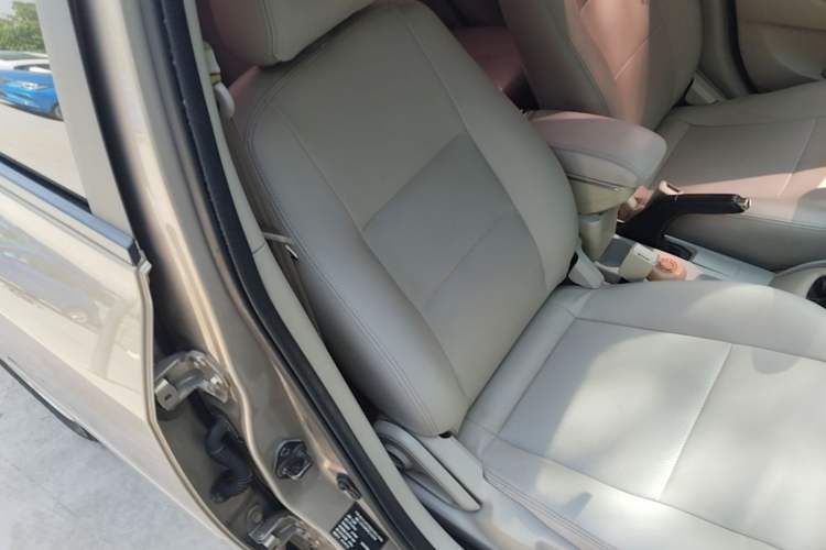 Used CHANGAN Alsvin V5 2012 1.5L Manual Dream Edition Right Front Seat