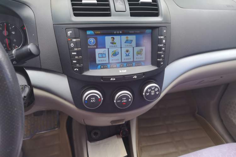 Used CHANGAN Alsvin V5 2012 1.5L Manual Sport Version China IV Standard Audio And AC Panel
