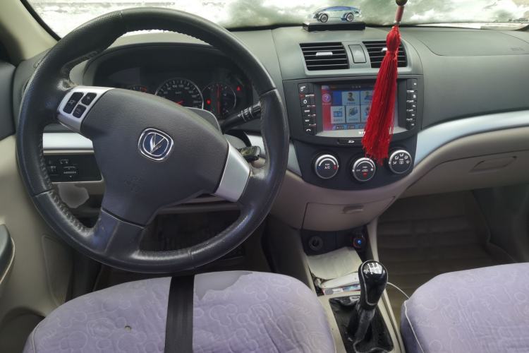 Used CHANGAN Alsvin V5 2012 1.5L Manual Sport Version China IV Standard Center Console