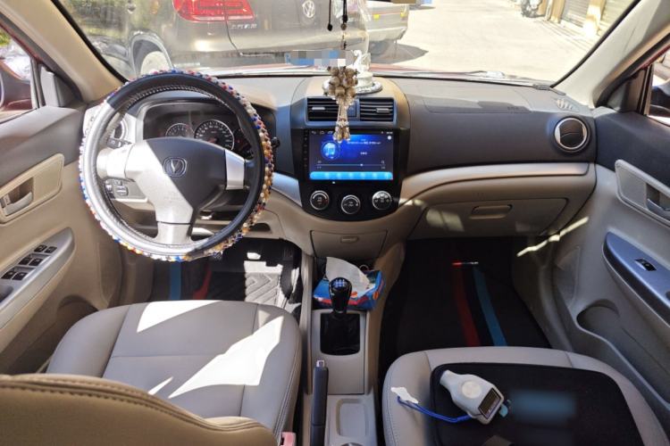 Used CHANGAN Alsvin V5 2012 1.5L Manual Sport Version China IV Standard Center Console