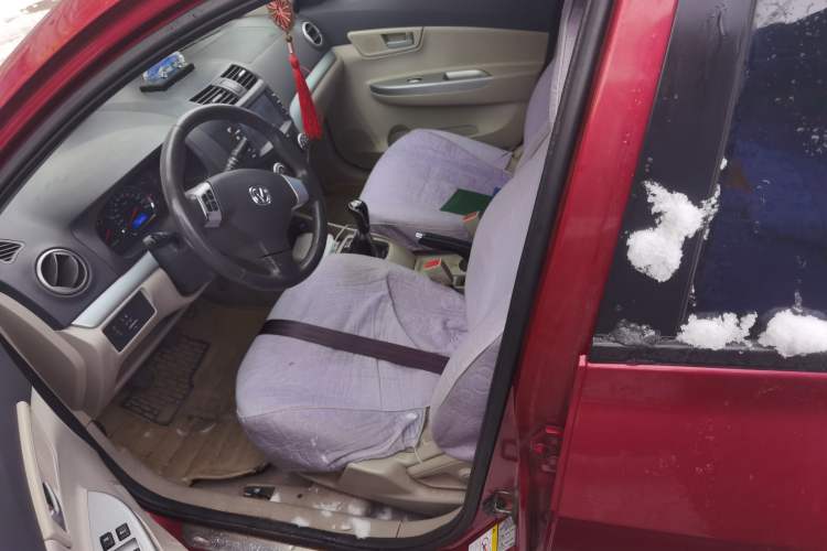 Used CHANGAN Alsvin V5 2012 1.5L Manual Sport Version China IV Standard Driver Seat
