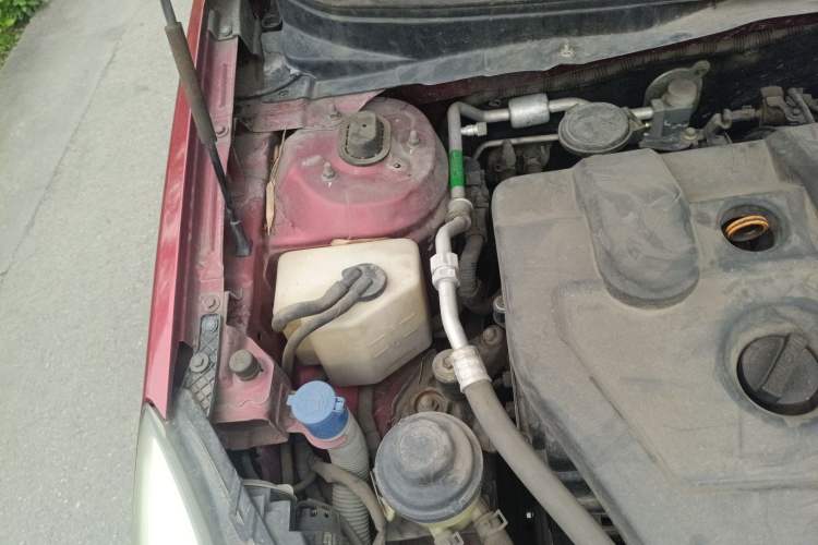 Used CHANGAN Alsvin V5 2012 1.5L Manual Dream Edition Engine Bay Right