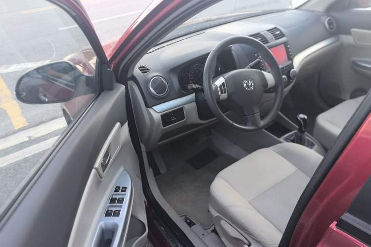 Used CHANGAN Alsvin V5 2012 1.5L Manual Sport Version China IV Standard Interior 2