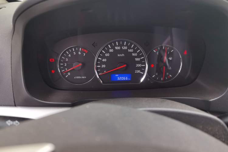 Used CHANGAN Alsvin V5 2012 1.5L Manual Sport Version China IV Standard Odometer Close Up