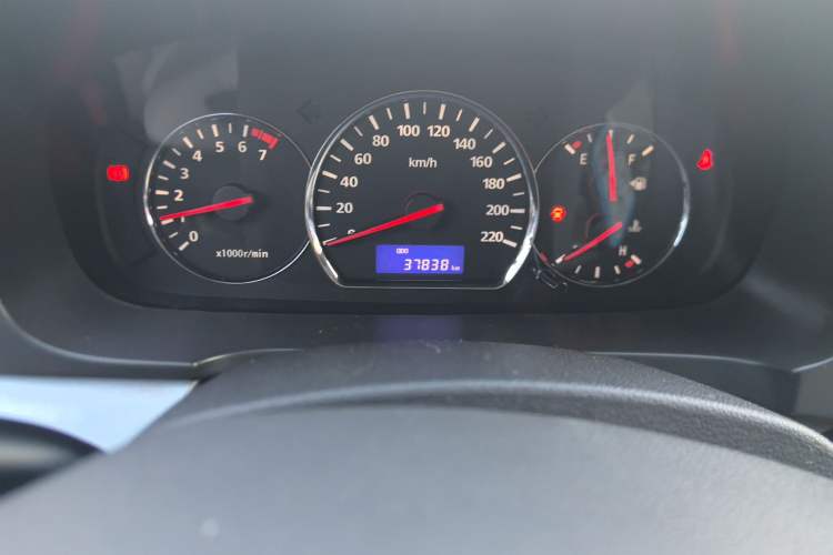 Used CHANGAN Alsvin V5 2012 1.5L Manual Sport Version China IV Standard Odometer Close Up