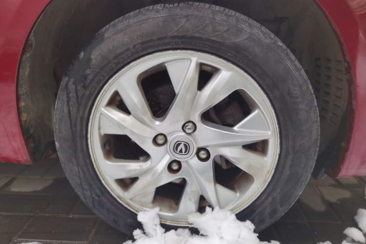 Used CHANGAN Alsvin V5 2012 1.5L Manual Sport Version China IV Standard Right Front Wheel Hub