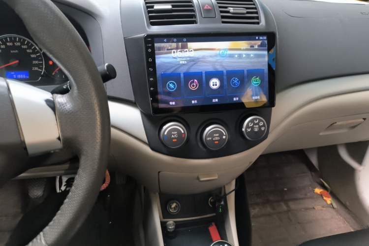 Used CHANGAN Alsvin V5 2012 1.5L Manual Sport Version China IV Standard Audio And AC Panel