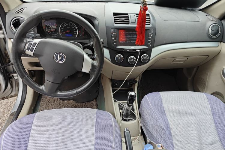 Used CHANGAN Alsvin V5 2012 1.5L Manual Sport Version China IV Standard Center Console