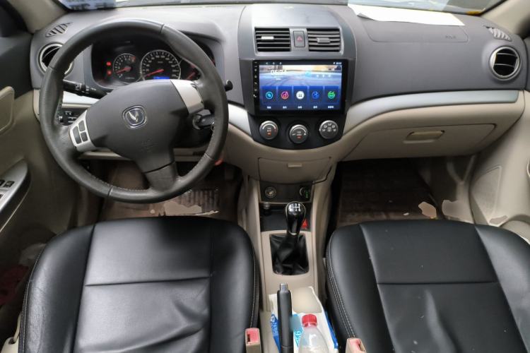 Used CHANGAN Alsvin V5 2012 1.5L Manual Sport Version China IV Standard Center Console