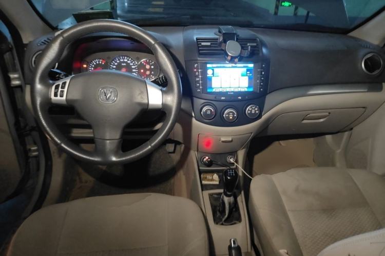 Used CHANGAN Alsvin V5 2012 1.5L Manual Sport Version China IV Standard Center Console