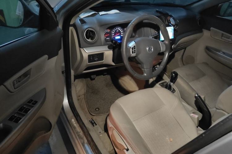 Used CHANGAN Alsvin V5 2012 1.5L Manual Sport Version China IV Standard Driver Seat