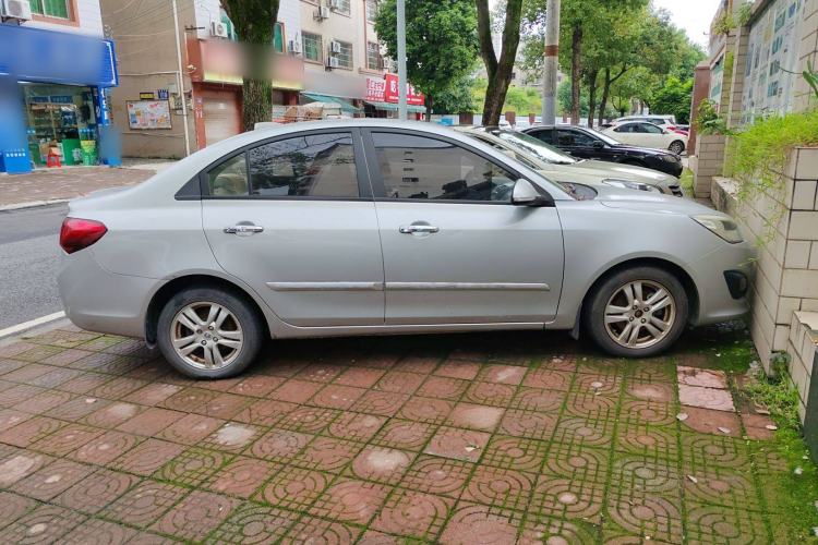 Used CHANGAN Alsvin V5 2012 1.5L Manual Dream Edition Exterior 2