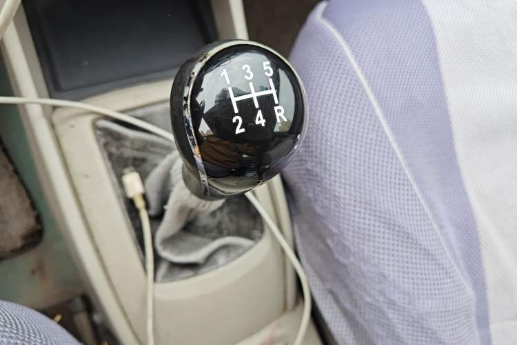 Used CHANGAN Alsvin V5 2012 1.5L Manual Sport Version China IV Standard Gear Lever