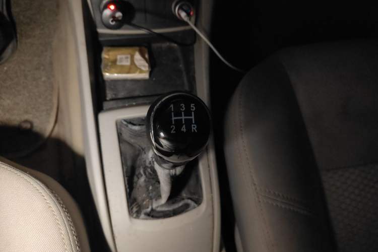 Used CHANGAN Alsvin V5 2012 1.5L Manual Sport Version China IV Standard Gear Lever
