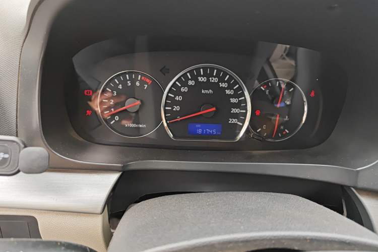 Used CHANGAN Alsvin V5 2012 1.5L Manual Sport Version China IV Standard Odometer Close Up
