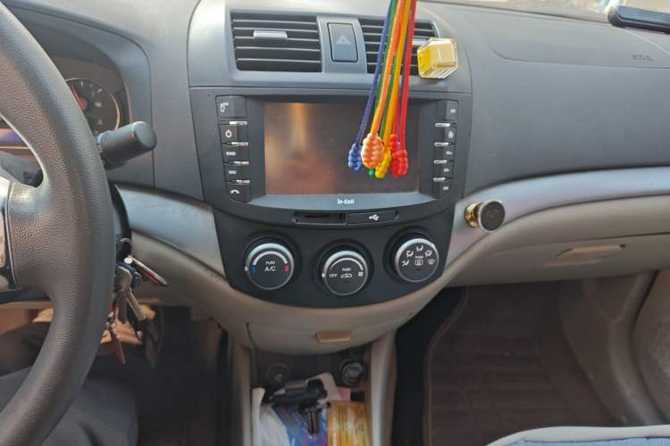 Used CHANGAN Alsvin V5 2012 1.5L Manual Dream Edition Audio And AC Panel