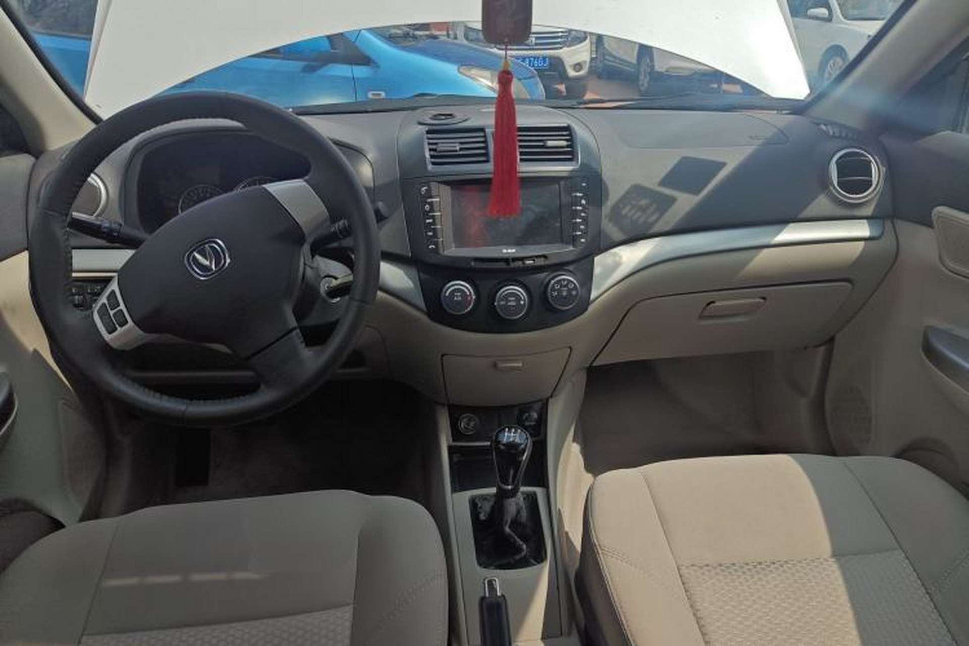 Used CHANGAN Alsvin V5 2012 1.5L Manual Sport Version China IV Standard Center Console