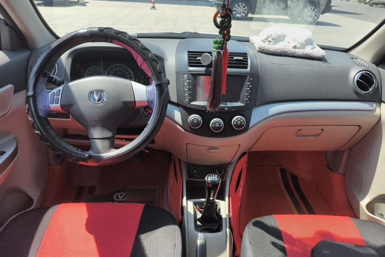 Used CHANGAN Alsvin V5 2012 1.5L Manual Sport Version China IV Standard Center Console