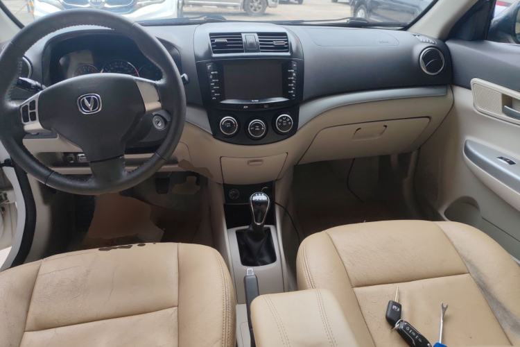 Used CHANGAN Alsvin V5 2012 1.5L Manual Sport Version China IV Standard Center Console