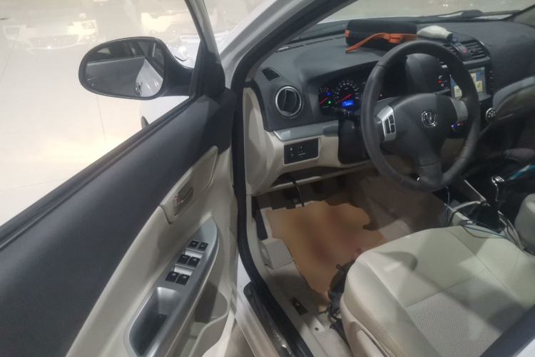 Used CHANGAN Alsvin V5 2012 1.5L Manual Sport Version China IV Standard Driver Seat
