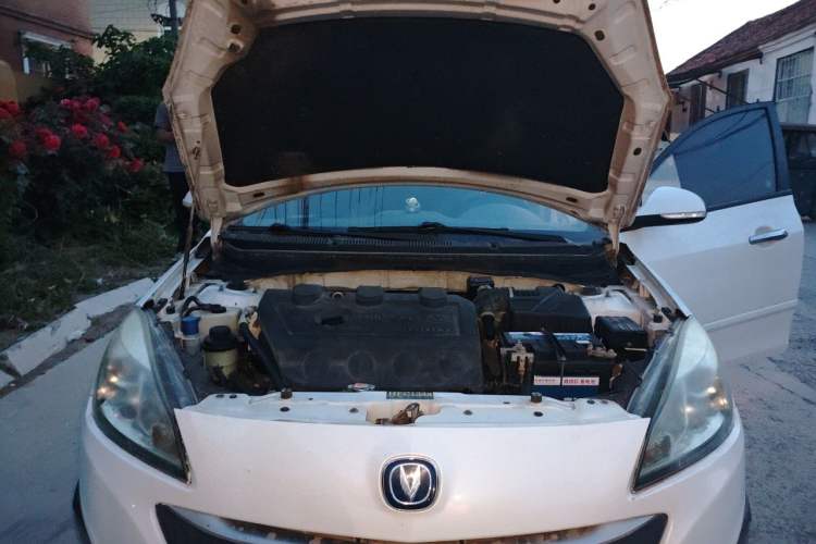 Used CHANGAN Alsvin V5 2012 1.5L Manual Dream Edition Engine Bay