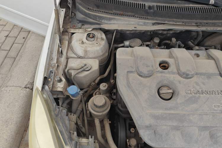 Used CHANGAN Alsvin V5 2012 1.5L Manual Dream Edition Engine Bay Right