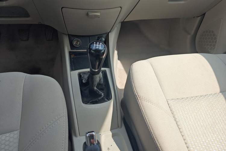 Used CHANGAN Alsvin V5 2012 1.5L Manual Sport Version China IV Standard Gear Lever