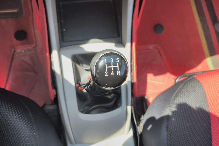 Used CHANGAN Alsvin V5 2012 1.5L Manual Sport Version China IV Standard Gear Lever