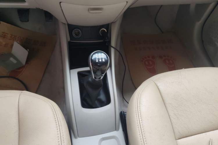 Used CHANGAN Alsvin V5 2012 1.5L Manual Sport Version China IV Standard Gear Lever
