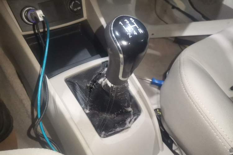 Used CHANGAN Alsvin V5 2012 1.5L Manual Sport Version China IV Standard Gear Lever