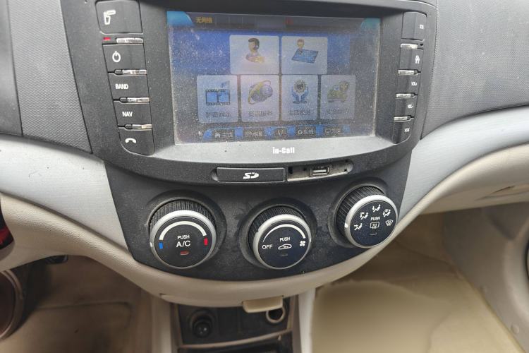 Used CHANGAN Alsvin V5 2012 1.5L Manual Dream Edition Interior 2