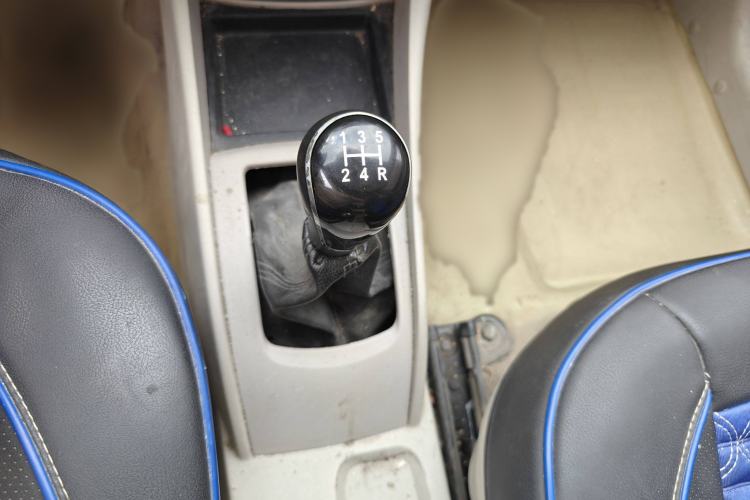 Used CHANGAN Alsvin V5 2012 1.5L Manual Dream Edition Interior 3